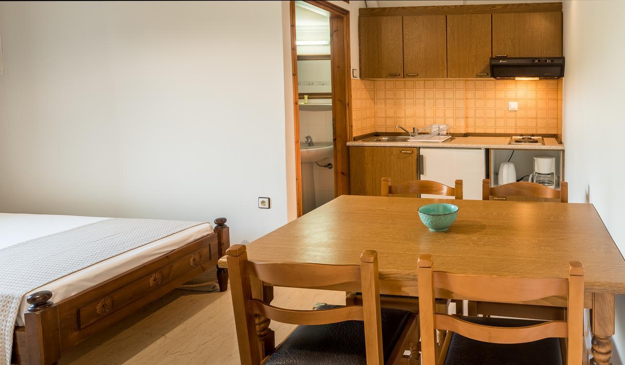 Merabello Apartments Agia Marina  ภายนอก รูปภาพ